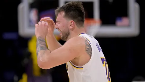 小乔治末节狂砍30分，爵士凭借申京三双逆袭火箭崩盘