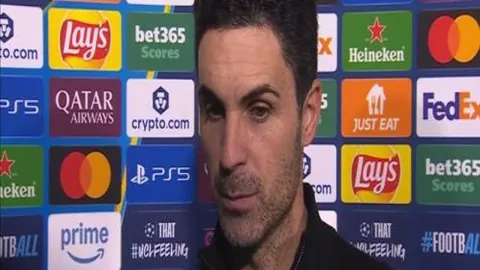 青岛0-3负于武汉 赵宏略进两球拉斐尔助威胜利